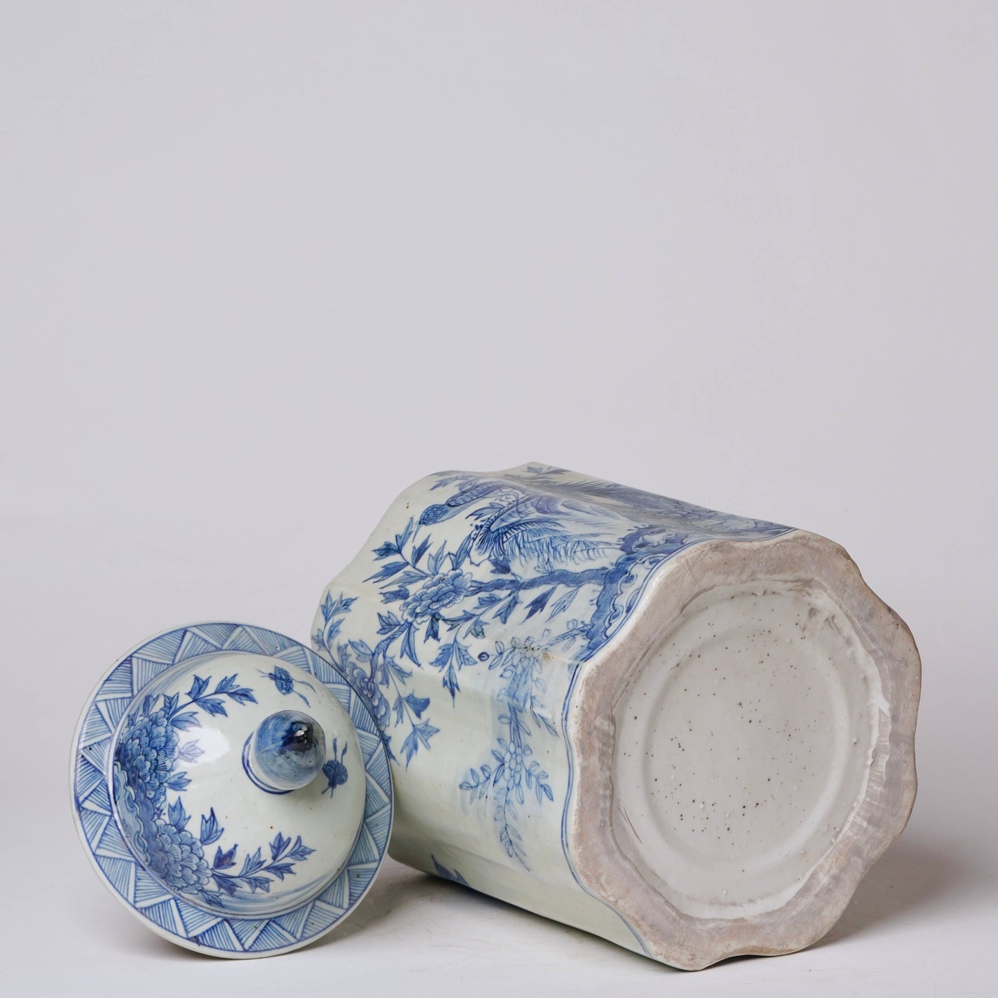 Blue and White Porcelain Golden Pheasant Ribbed Lidded Jar