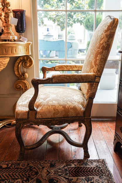 Pair Regence Style Gilt Wood Chirs