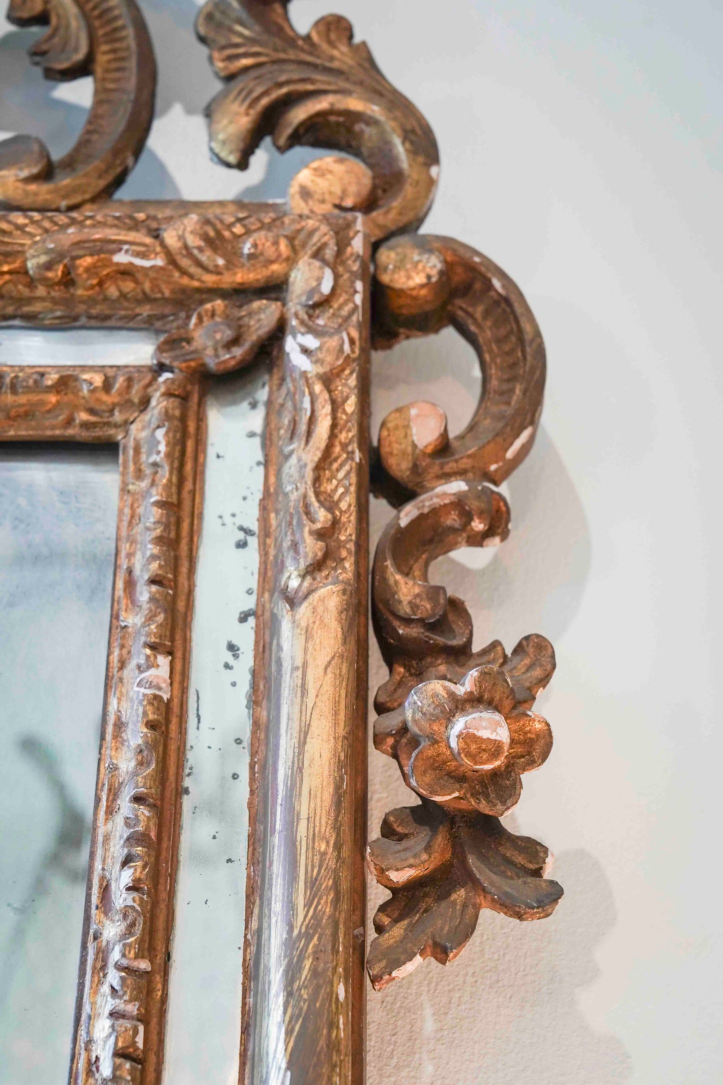 18th Century Italian Giltwood Mirror