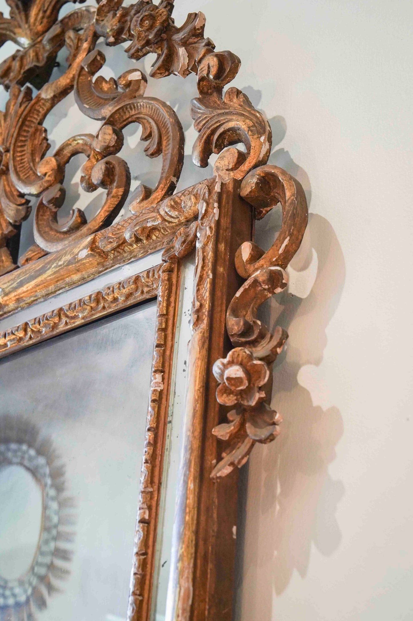 18th Century Italian Giltwood Mirror