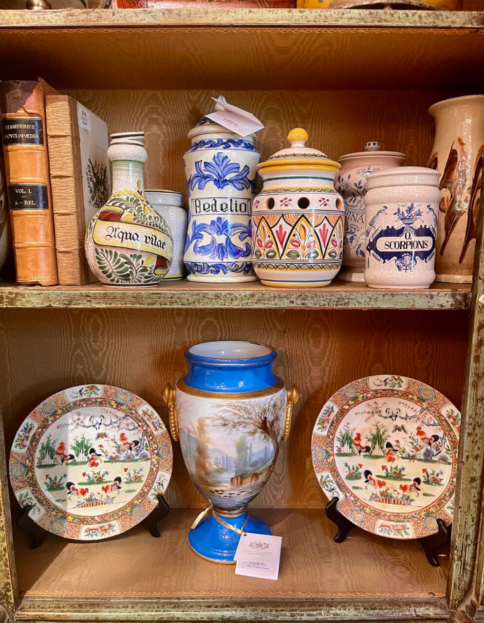 Dunn & Sonnier Flowers & Antiques