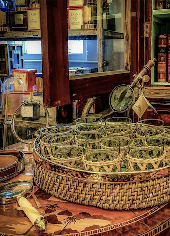 Dunn & Sonnier Flowers & Antiques